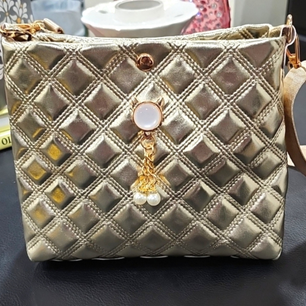 METALLIC GOLD QUILTED CROSSBODY BAG